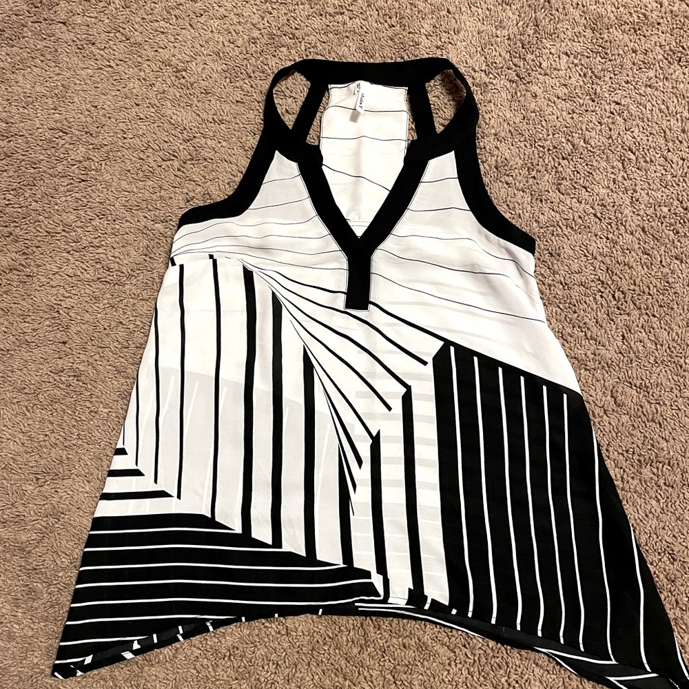 Black and white tank top. Like new condition.